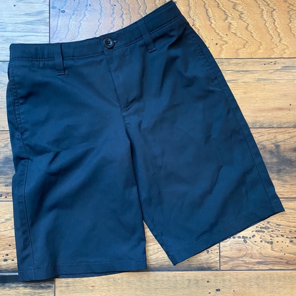 Under Armour Other - Under Armour boys size 10 black golf shorts
